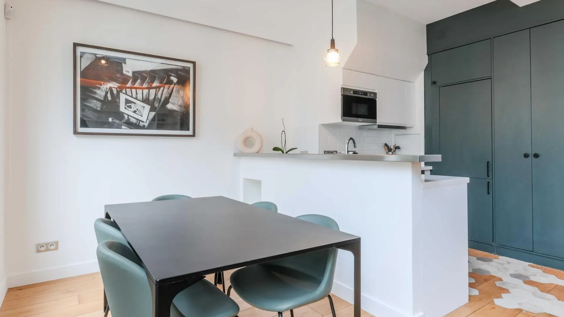 Chic Duplex Loft In Trendy Bastille Apartment *