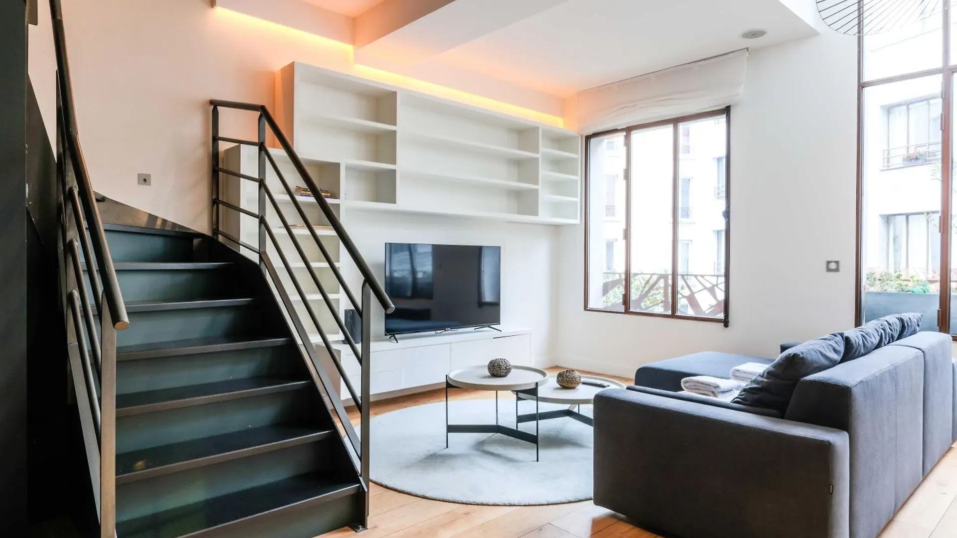 Chic Duplex Loft In Trendy Bastille 아파트